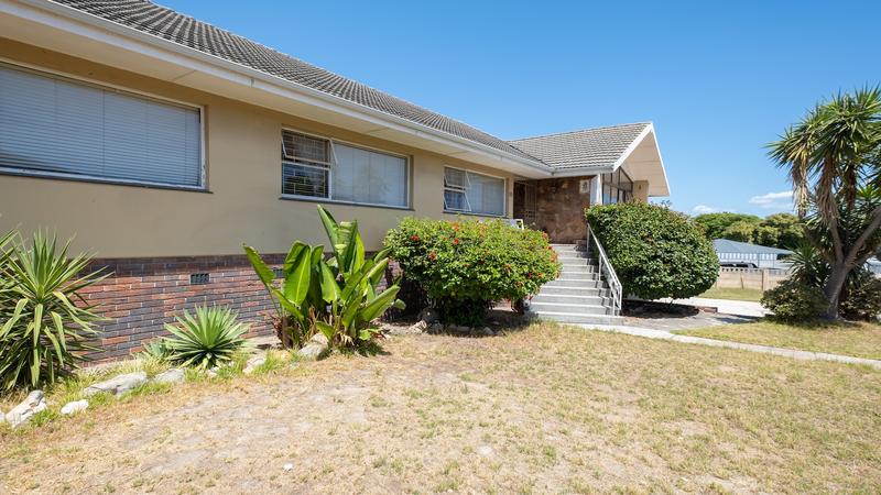 5 Bedroom Property for Sale in Parow North Western Cape